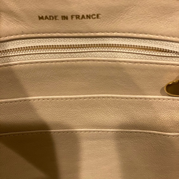 Authentic classic  Chanel chevron handbag - Picture 14 of 17